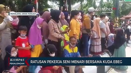 Ratusan Pekerja Seni Menari Bersama Kuda Ebeg