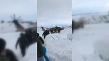 Rahatsızlanan kişi kar yolları kapatınca askeri helikopterle sevk edildi