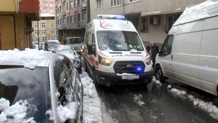 KAĞITHANE'DE APARTMAN BOŞLUĞUNA DÜŞEN KİŞİ YARALANDI