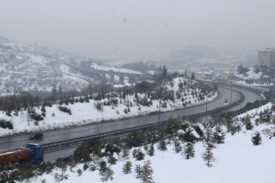 KOCAELİ'DE, TEM OTOYOLU İSTANBUL İSTİKAMETİ BOŞ KALDI