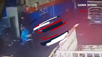 Şanlıurfa'da ateşin üzerine döken işçiler alevlerden böyle kaçtı