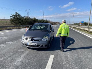 Trakya'dan İstanbul'a araç geçişine kar nedeniyle izin verilmiyor