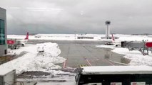 Kar temizleme çalışmalarının ardından İstanbul Havalimanı'na ilk uçak iniş yaptı