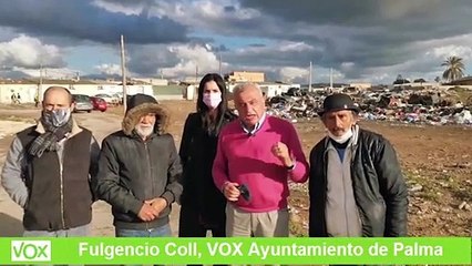 El líder de Vox en Palma, Fulgencio Coll, visita el poblado chabolista de Son Banya y exige al Govern que lo limpie de basura