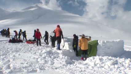 75 polisten oluşan "çığ timi"ne uygulamalı eğitim