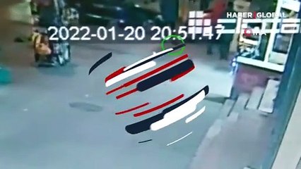 Bayrampaşa'da yere düşürülen para dolu poşeti böyle çaldı