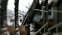 Sultangazi sanayi sitesinde işyerinin çatısı araçların üzerine çöktü