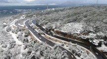 Antalya'ya 29 yıl sonra gelen karla beyaza bürünen kent görüntülendi