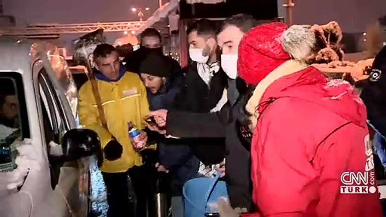 Ekipler ve gönüllüler seferber oldu... Bağcılar Kaymakamı Mustafa Eldivan da oradaydı