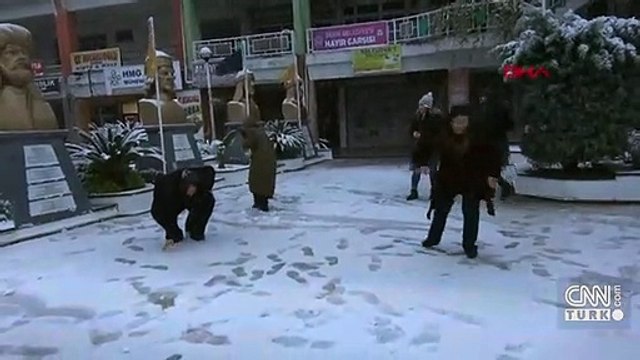 Antalya kent merkezine 29 yıl sonra kar yağdı