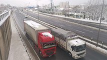 Anadolu'dan İstanbul istikametine kontrollü araç geçişi sağlanıyor