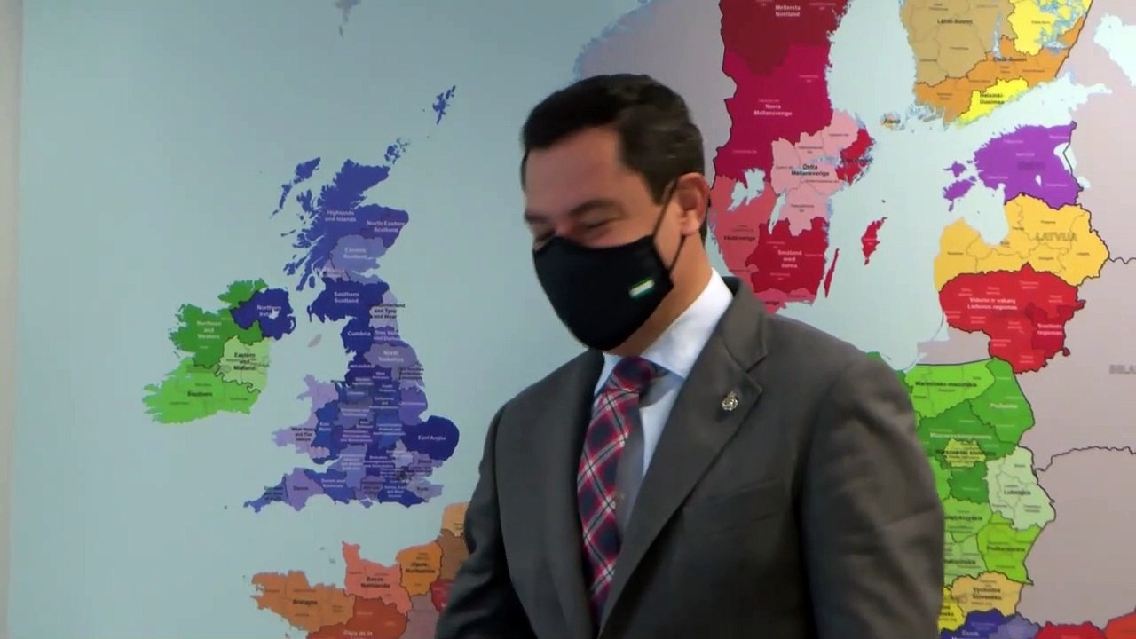 Moreno cuestiona en Bruselas la distribución de fondos UE en España: "No vengo a defender a Sánchez"