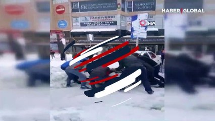 İstanbul'un Arnavutköy ilçesinde kar esareti devam ediyor