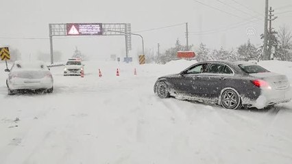 Seydişehir-Antalya kara yolu kar yağışı ve tipi nedeniyle trafiğe kapatıldı
