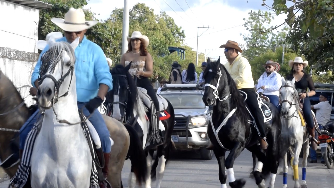 El Sauce culmina sus fiestas patronales con alegre desfile hípico