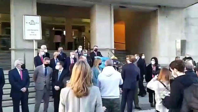 Así se recibía a Margarita Robles y Alberto Núñez Feijóo en Vigo