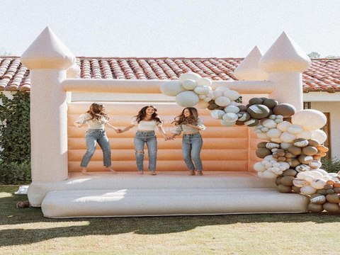 BOUNCE HOUSE FOR ADULTS! You can rent white and pink bounce houses in Arizona - ABC15 Digital