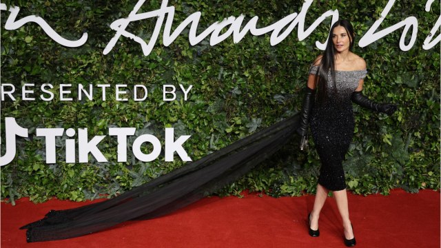 Voici - Demi Moore et Mila Kunis, la femme de son ex Ashton Kutcher, réunies dans une hilarante publicité