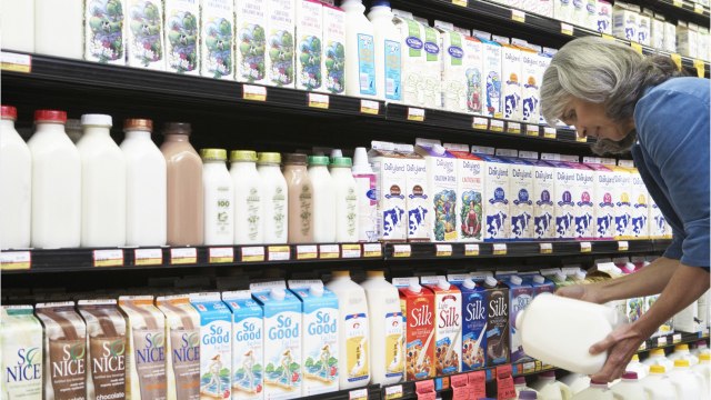 Lait contaminé : Lactalis perd son procès contre le Canard Enchaîné