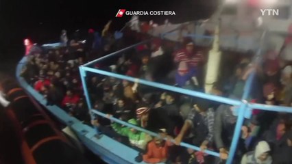 나무보트로 지중해 건너던 방글라데시 난민들 저체온증으로 숨져 / YTN