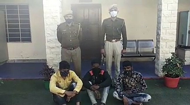 बाइक चुराकर दुकान में चोरी की कोशिश की, फिर दुकान से हजारों रुपए चुराए