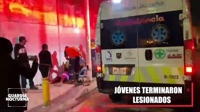 Dos motociclistas resultaron lesionados tras chocar en calles de San Juan de Ocotán, en Zapopan