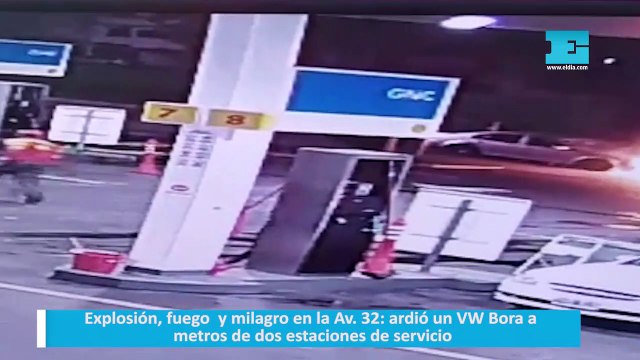 Explosión, fuego y milagro en la Av. 32: ardió un VW Bora a metros de dos estaciones de servicio