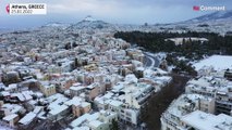 Des einen Freud, des andern Leid: Tonnenweise Schnee in Athen in Griechenland