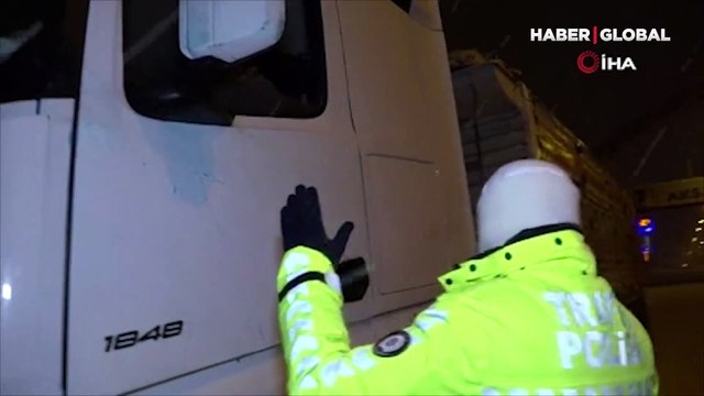 Aksaray-Adana ve Nevşehir karayolları kar ve tipi nedeniyle tırlara ulaşıma kapatıldı