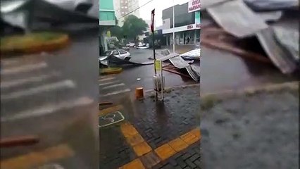 Forte temporal em Cafelândia deixa estragos