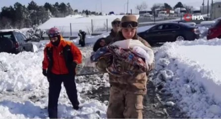 Kardan dolayı trafik kitlendi, hasta çocuğun imdadına jandarma koştu