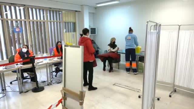 Sanidad cambia de criterio y recomienda que los contagiados esperen cinco meses para ponerse la dosis de refuerzo