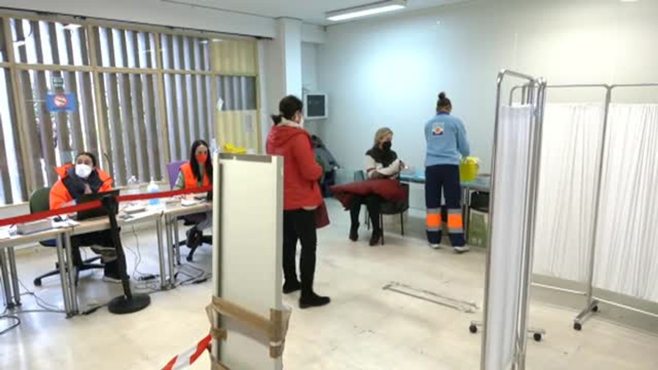 Sanidad cambia de criterio y recomienda que los contagiados esperen cinco meses para ponerse la dosis de refuerzo