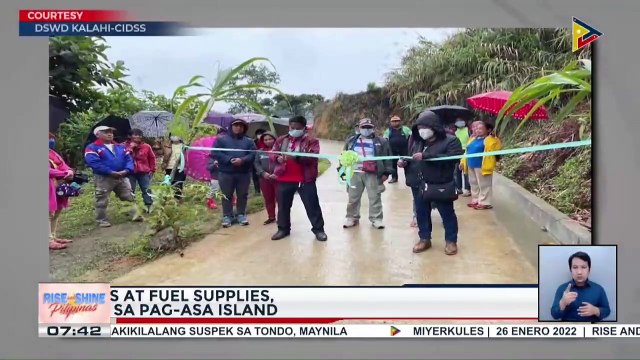 GOVERNMENT AT WORK: 15 tons ng relief goods at fuel supplies, ipinaabot ng PCG sa Pag-asa island