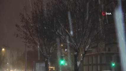 Aksaray'da kar yağışı kent merkezinde de devam ediyor