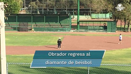 AMLO regresa a practicar beisbol 4 días después de ser sometido a un cateterismo cardíaco