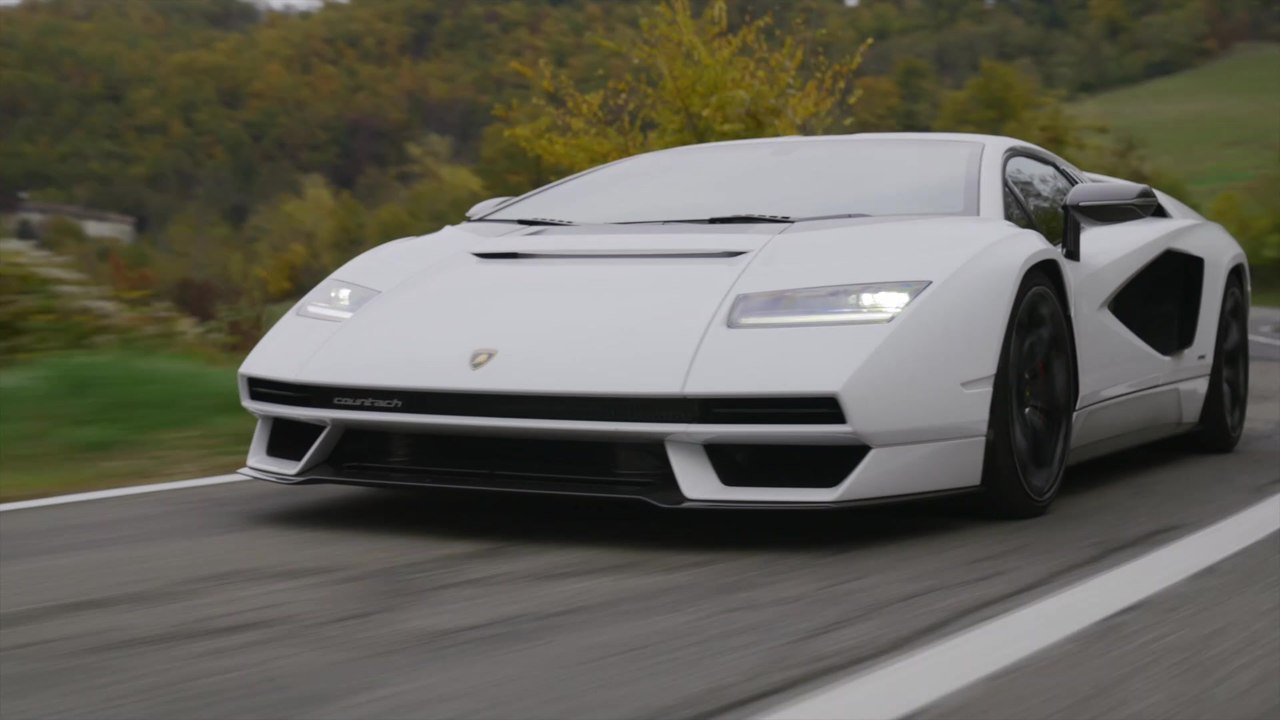 Der Lamborghini Countach LPI 800-4 erobert die Straße