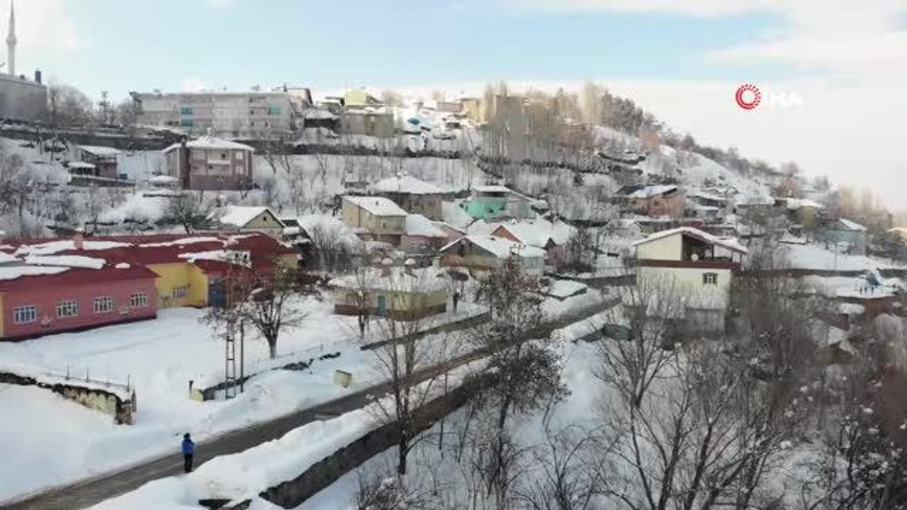 Muş'ta tek katlı evler kara gömüldü