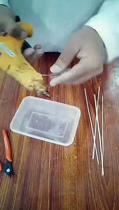 amazing useful idea. disposable box.