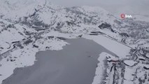 Son dakika... Amasya'daki Ziyaret Baraj Gölü buz tuttu... İlk kez donan göl böyle görüntülendi