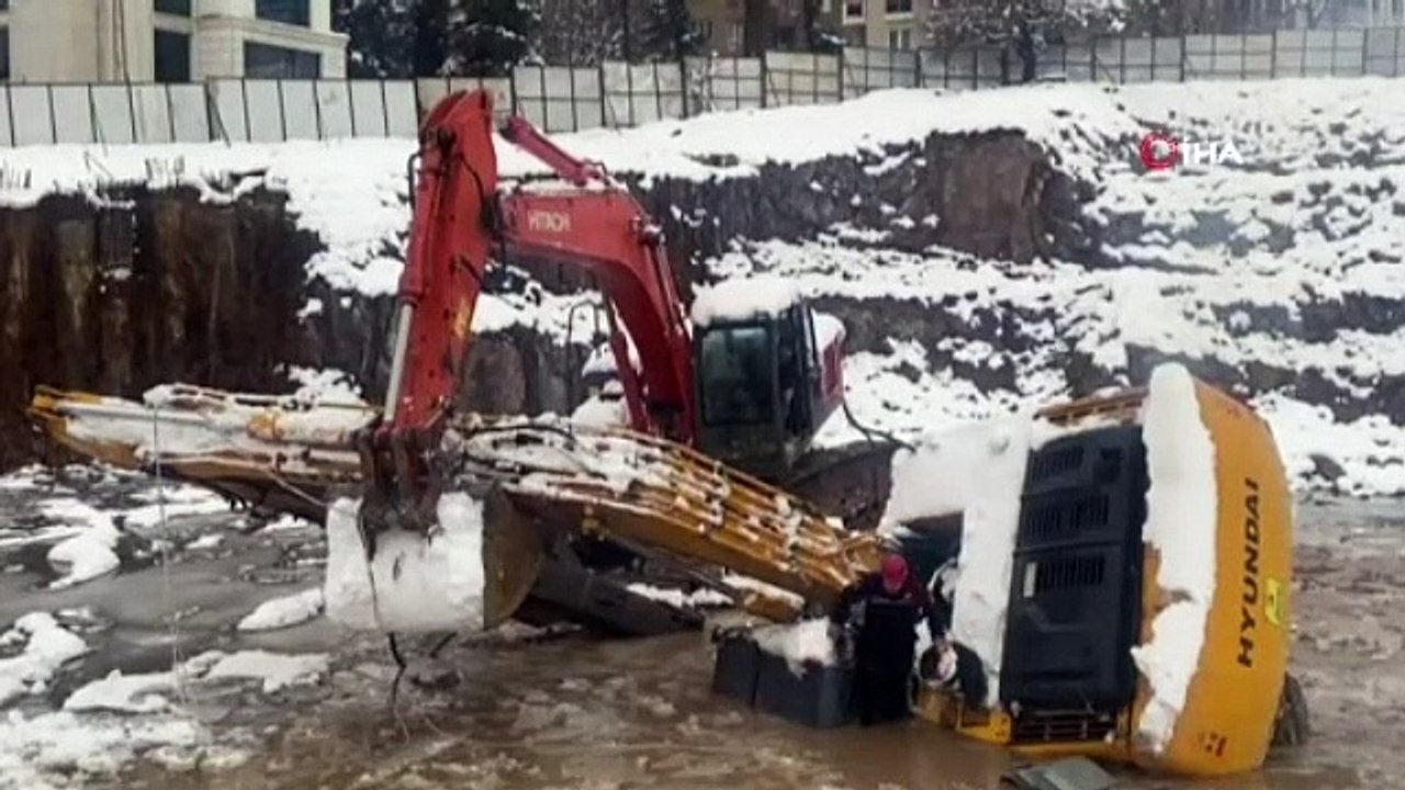 İstanbul’da kepçe suya gömüldü: Operatör yaşamını yitirdi