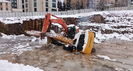 İstanbul’da kepçe suya gömüldü, operatör hayatını kaybetti