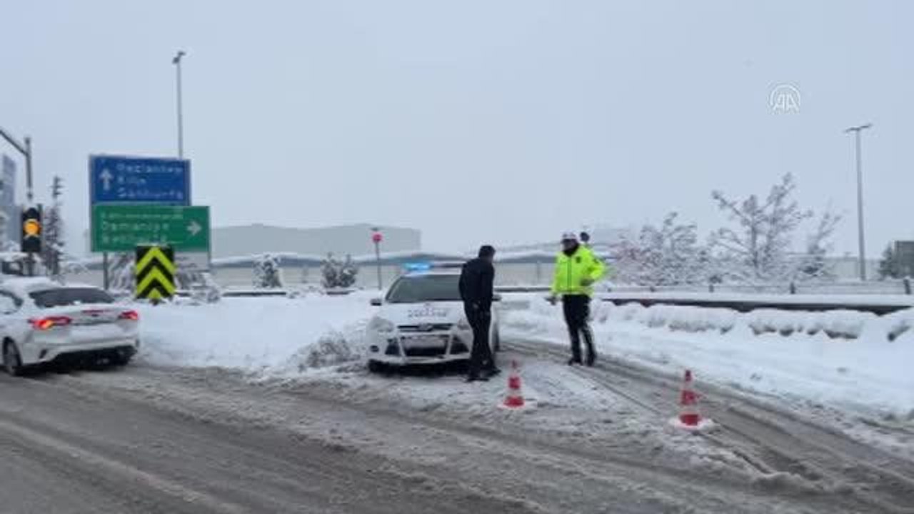GAZİANTEP - TAG Otoyolu Gaziantep gişelerinden kar nedeniyle tır geçişlerine izin verilmiyor