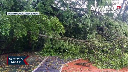 Hujan Es Disertai Angin Kencang Menerjang Tasikmalaya