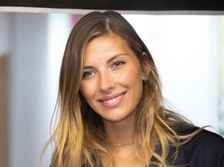 Camille Cerf pose dans sa baignoire, un détail fait réagir les internautes