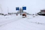 Sivas-Malatya kara yolu yoğun kar yağışı nedeniyle ulaşıma kapatıldı