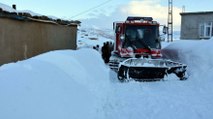 Sobadan zehirlenen anne ve 5 çocuğuna paletli ambulansla ulaşıldı