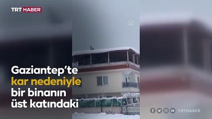 Binanın üst katındaki sundurma böyle çöktü