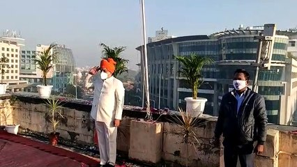 रजिस्ट्रार ने सहकार भवन पर किया ध्वजारोहण