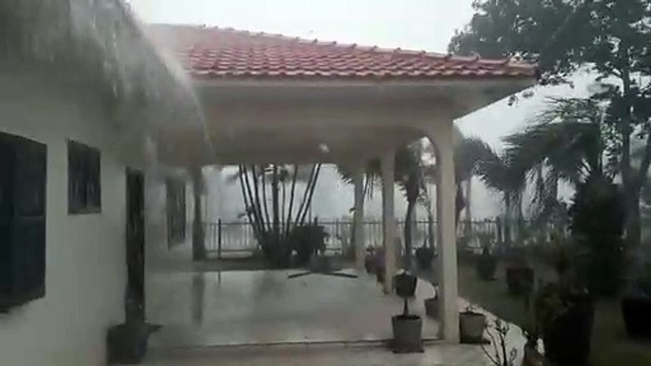 Ela, de volta à Casylla del Paraguay (porém tarde)